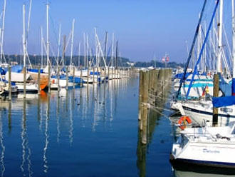 Bodensee: Segelboote im Bootshafen von Konstanz